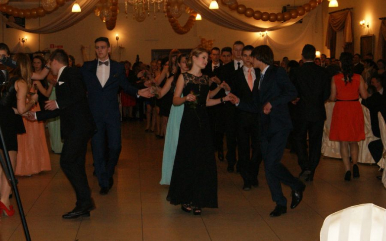 Przedmaturalny bal uczniów z ZSP Ziębice