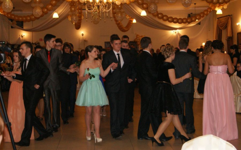 Przedmaturalny bal uczniów z ZSP Ziębice