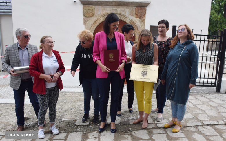 Kapsuła czasu w kościele poewangelickim w Złotym Stoku gotowa do montażu