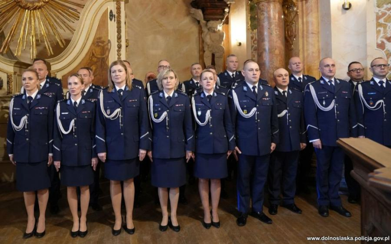 Uroczyste ślubowanie nowych policjantów we wrocławskim Oratorium Marianum
