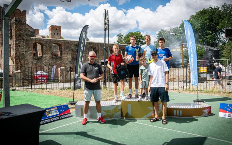 V Ząbkowicki Turniej Teqball z okazji Dni i Nocy Krzywej Wieży za nami. Znamy wyniki