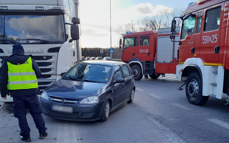 Kolizja na skrzyżowaniu krajowej ósemki z ul. Legnicką 