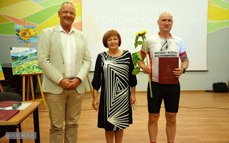 Burmistrz wręczył stypendia dla sportowców z gminy Bardo