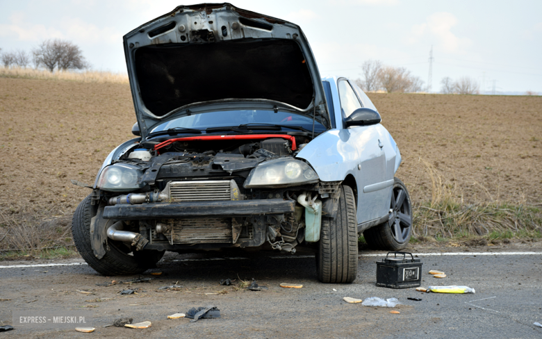 Zderzenie motocykla i osobówki między Ząbkowicami Śląskimi a Stoszowicami