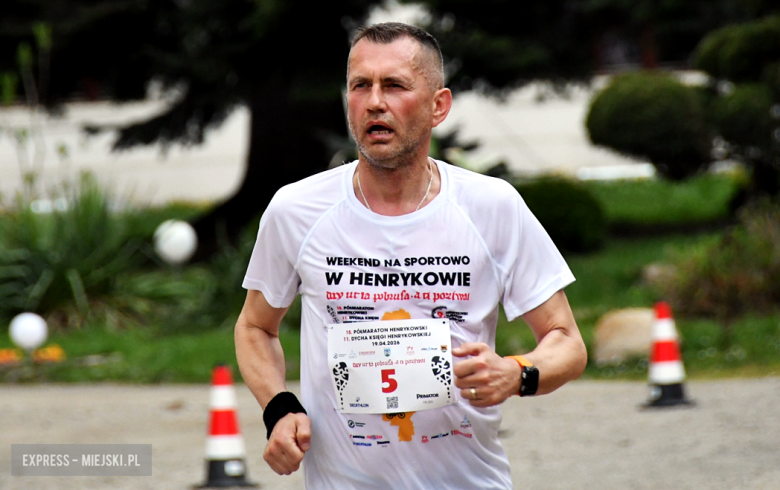 Setki biegaczy i świetne wyniki. 15. Półmaraton Henrykowski i 11. Dycha Księgi Henrykowskiej [foto]