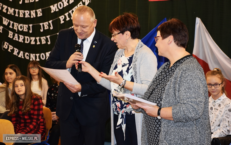 Wręczyli stypendia dla najzdolniejszych uczniów