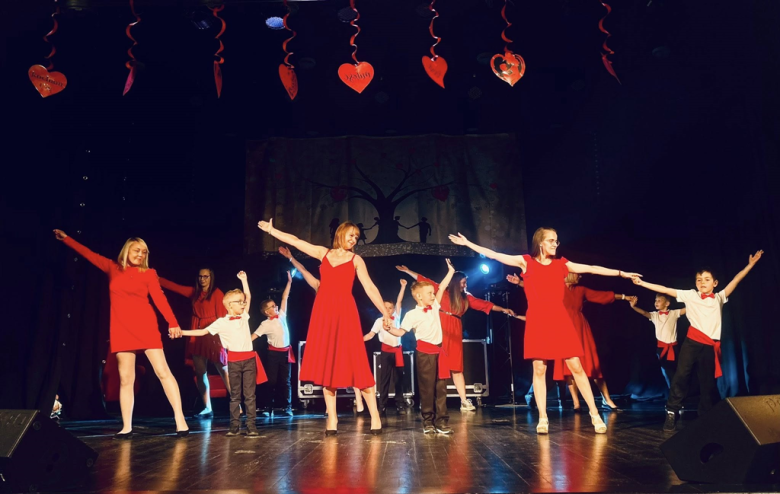 Występ przedszkolaków z okazji Dnia Mamy i Taty w Ziębickim Centrum Kultury