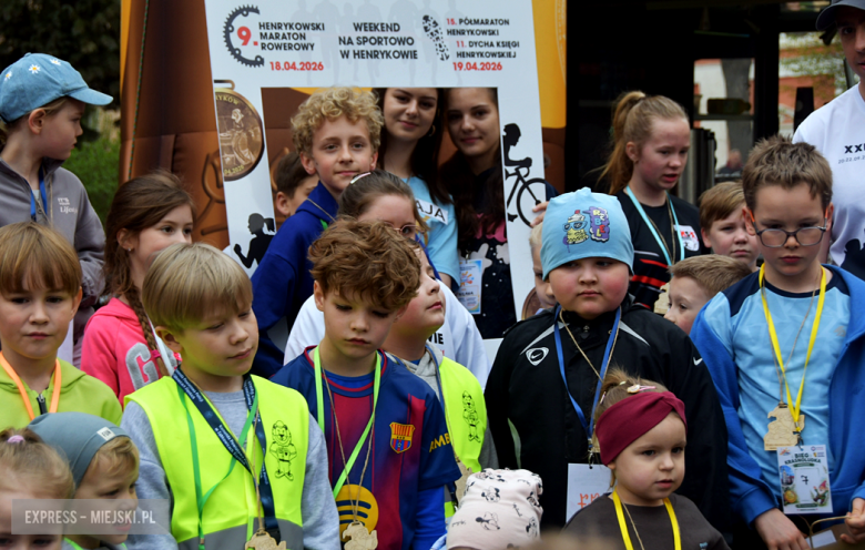Setki biegaczy i świetne wyniki. 15. Półmaraton Henrykowski i 11. Dycha Księgi Henrykowskiej [foto]