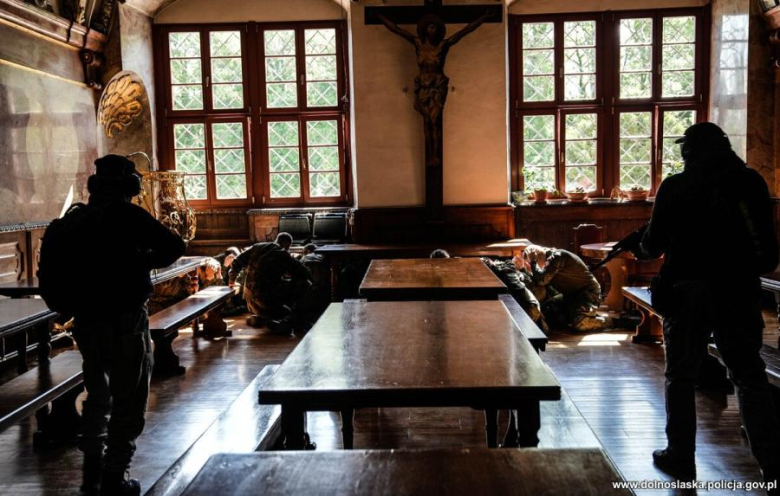 Antyterroryści, śmigłowce i zakładnicy. Spektakularne ćwiczenia służb w Henrykowie