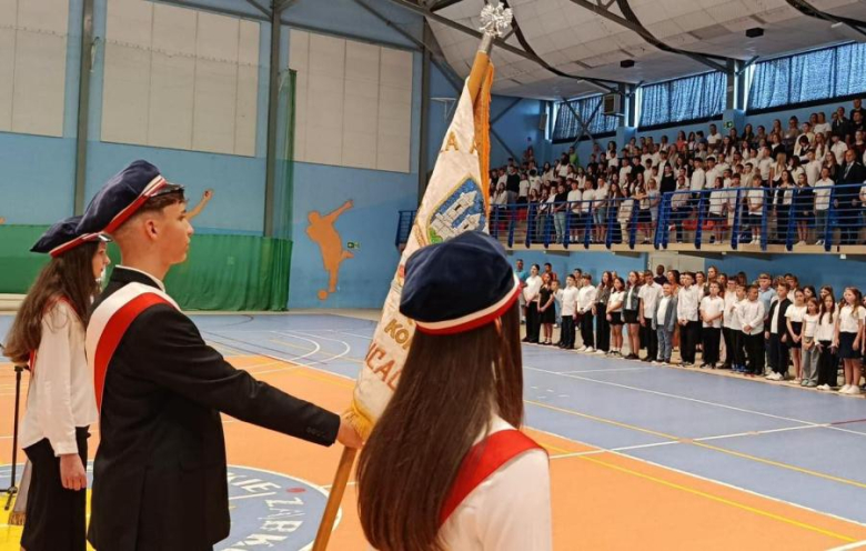 	Rozpoczęcie roku szkolnego dla uczniów klas V-VIII w Szkole Podstawowej nr 3