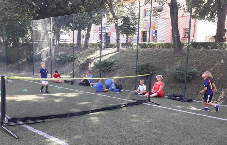 Sportowe wakacje na Orliku z Gminnym Centrum Edukacji i Sportu w Ziębicach