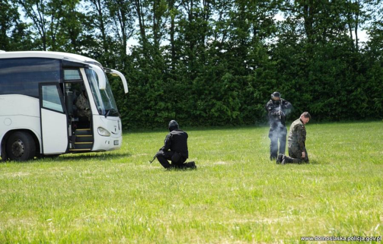 Antyterroryści, śmigłowce i zakładnicy. Spektakularne ćwiczenia służb w Henrykowie