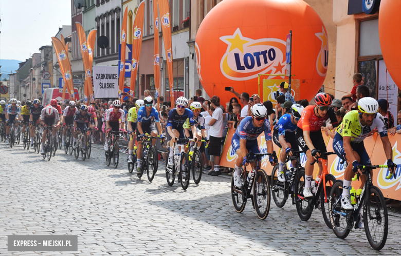 81. Tour de Pologne. Kolarze przejechali przez ząbkowicki rynek