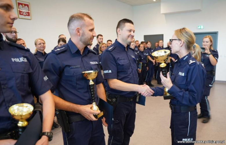 Policjant z ząbkowickiej komendy ponownie najlepszym dzielnicowym na Dolnym Śląsku