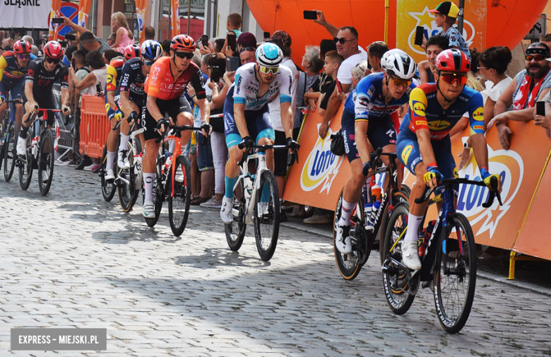 81. Tour de Pologne. Kolarze przejechali przez ząbkowicki rynek