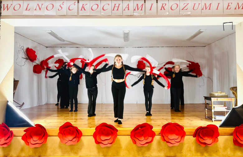  Akademia z okazji Święta Niepodległości w Niepublicznej Szkole Podstawowej w Lubnowie