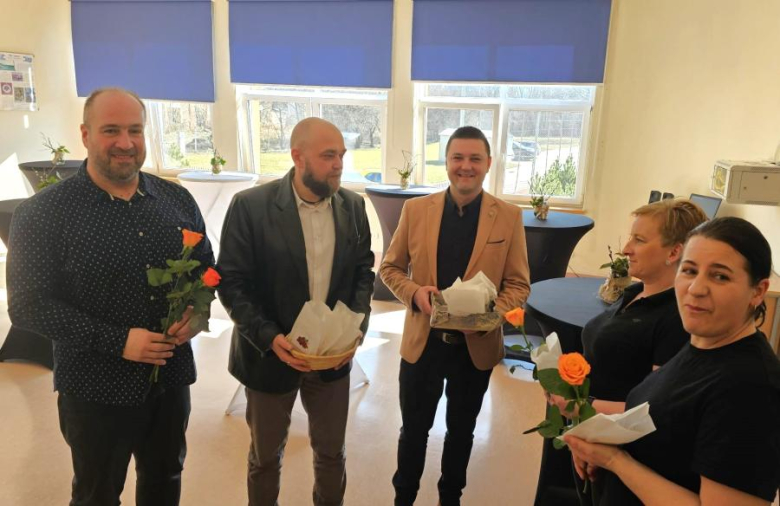 Dzień Kobiet w Bardzie: Kwiaty i życzenia od przewodniczącego i sekretarza