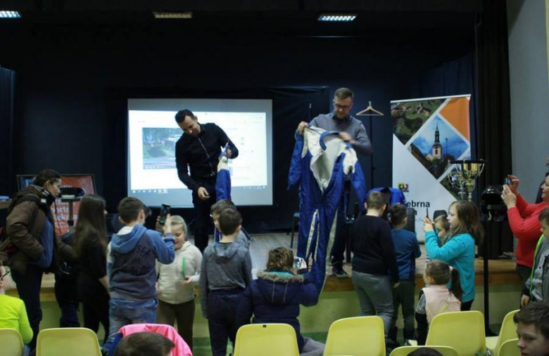 Załoga rajdowa odwiedziła srebrnogórską młodzież