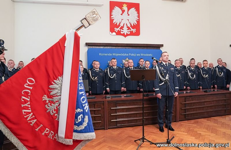 Nowi dolnośląscy policjanci wypowiedzieli słowa roty ślubowania