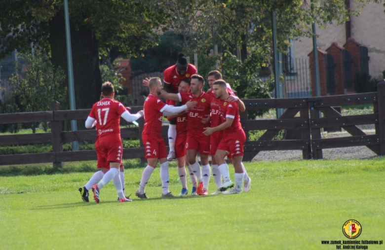 Klasa okręgowa: Zamek Kamieniec 5:0 (2:0) Włókniarz Głuszyca