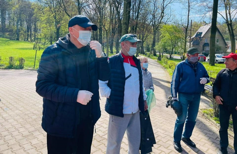 Do akcji sprzątania włączyli się również mieszkańcy. Posprzątano park oraz las miejski w okolicach Źródła Cyryla