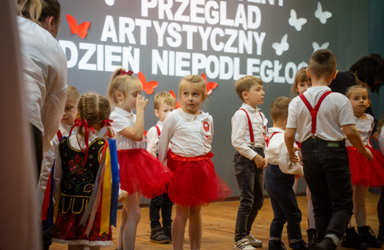 Lekcja patriotyzmu od najmłodszych. VI Przedszkolny Przegląd Artystyczny [foto]