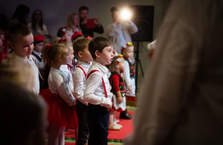 Lekcja patriotyzmu od najmłodszych. VI Przedszkolny Przegląd Artystyczny [foto]