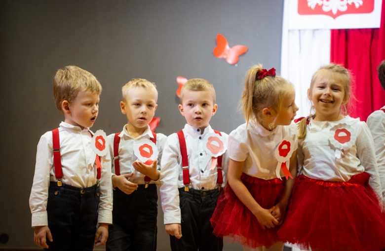 Lekcja patriotyzmu od najmłodszych. VI Przedszkolny Przegląd Artystyczny [foto]