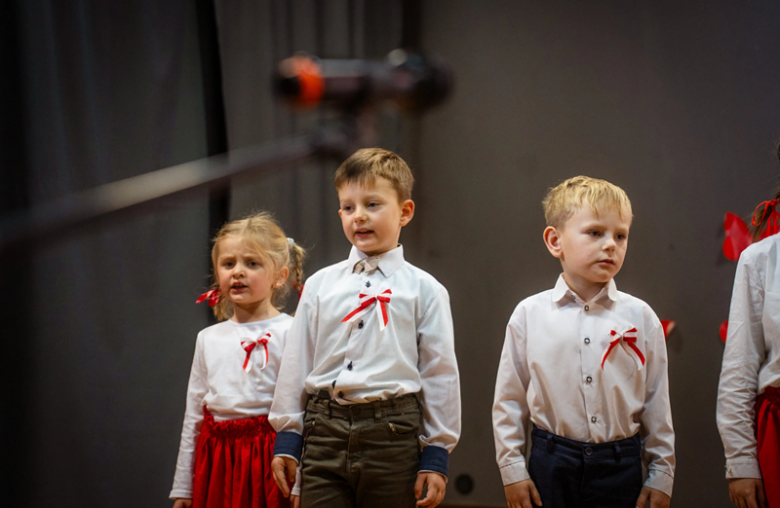 Lekcja patriotyzmu od najmłodszych. VI Przedszkolny Przegląd Artystyczny [foto]