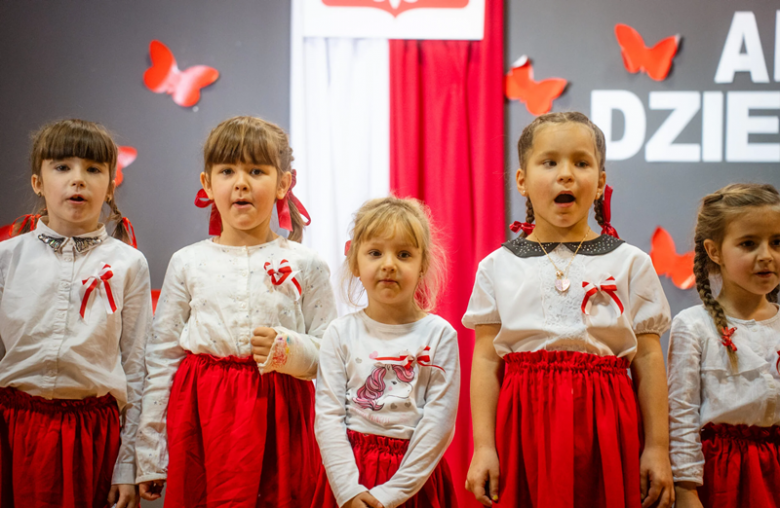 Lekcja patriotyzmu od najmłodszych. VI Przedszkolny Przegląd Artystyczny [foto]