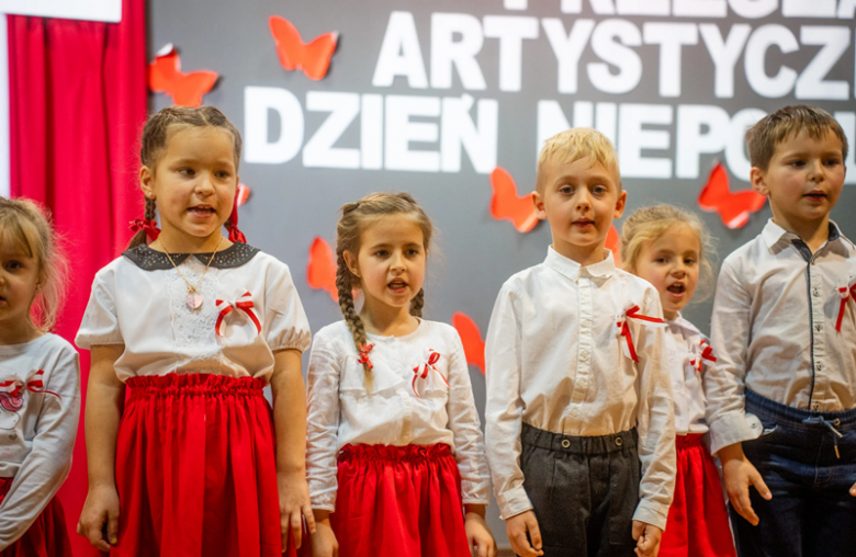 Lekcja patriotyzmu od najmłodszych. VI Przedszkolny Przegląd Artystyczny [foto]