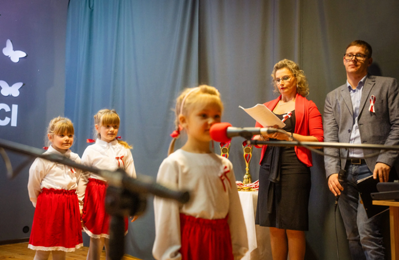 Lekcja patriotyzmu od najmłodszych. VI Przedszkolny Przegląd Artystyczny [foto]