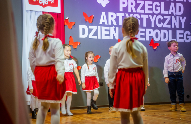 Lekcja patriotyzmu od najmłodszych. VI Przedszkolny Przegląd Artystyczny [foto]