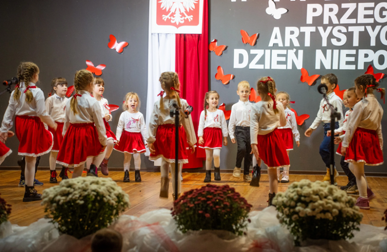 Lekcja patriotyzmu od najmłodszych. VI Przedszkolny Przegląd Artystyczny [foto]