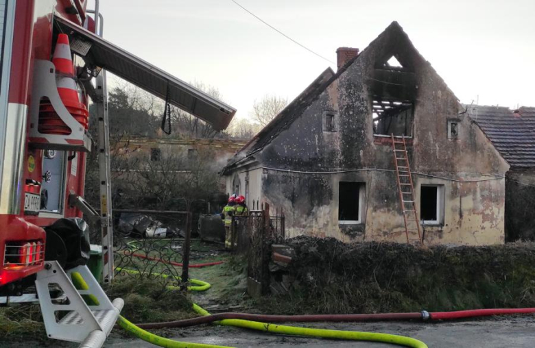 Pożar budynku jednorodzinnego w Pomianowie Górnym. Nie żyje jedna osoba