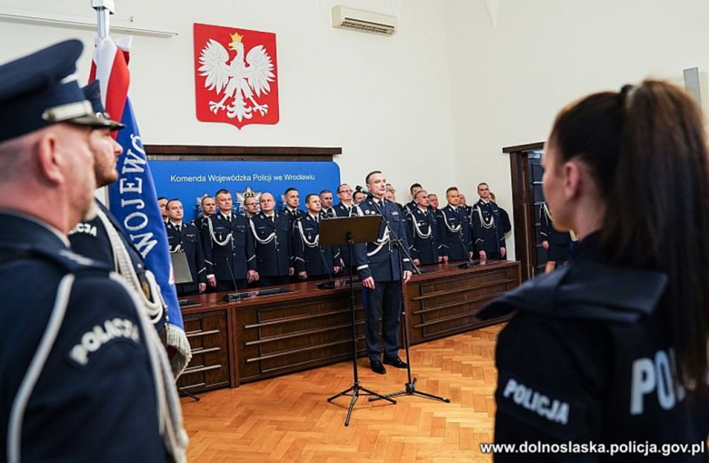 Nowi dolnośląscy policjanci wypowiedzieli słowa roty ślubowania