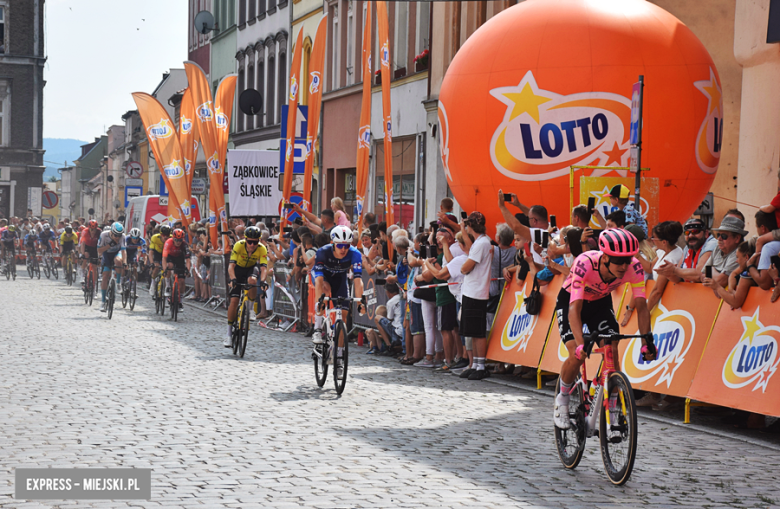 81. Tour de Pologne. Kolarze przejechali przez ząbkowicki rynek