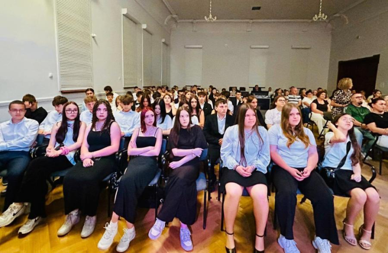 Uroczyste pożegnanie absolwentów Szkoły Podstawowej nr 4 w Ziębicach