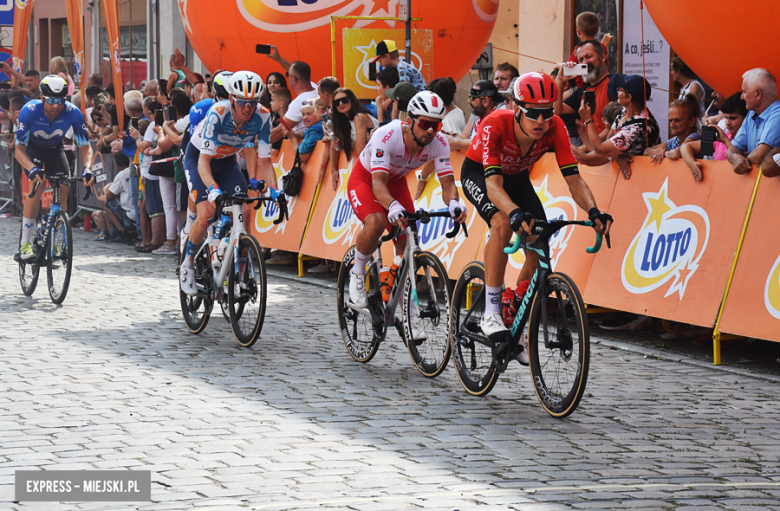 81. Tour de Pologne. Kolarze przejechali przez ząbkowicki rynek