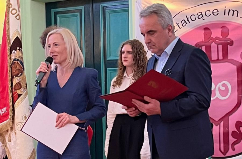 	Zakończenie roku szkolnego maturzystów. Najlepsi uczniowie otrzymali nagrody finansowe