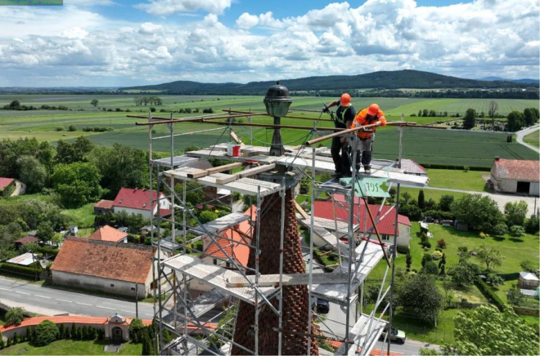 Ruszył remont elewacji i hełmu wieży w kościele pw. św. Wawrzyńca w Budzowie