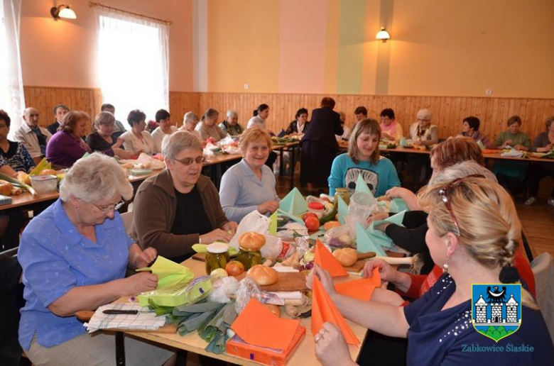 Sztuka carvingu i garnirowania w Stolcu