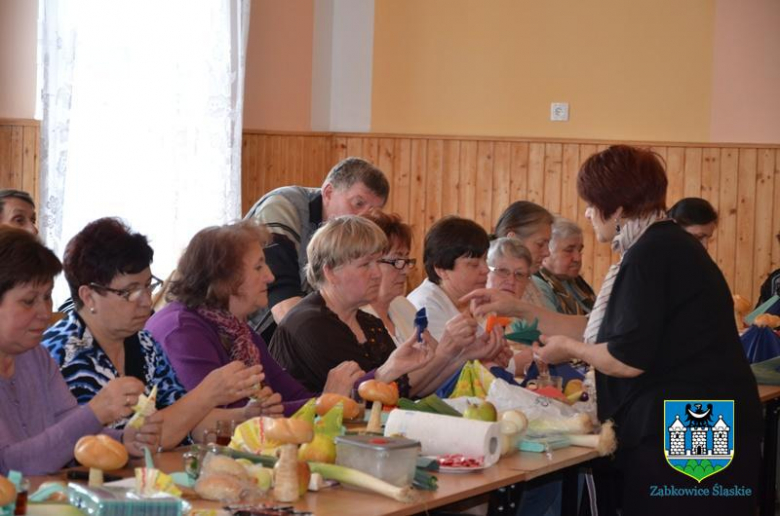 Sztuka carvingu i garnirowania w Stolcu