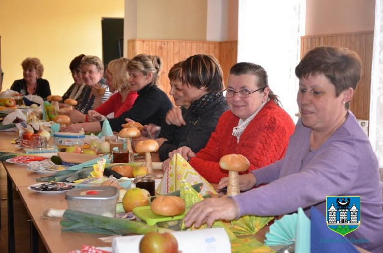 Sztuka carvingu i garnirowania w Stolcu