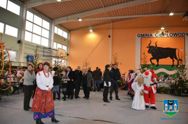 Przegląd Tradycji i Zwyczajów Bożonarodzeniowych