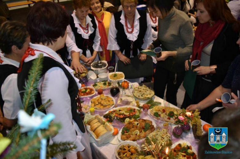 Przegląd Tradycji i Zwyczajów Bożonarodzeniowych