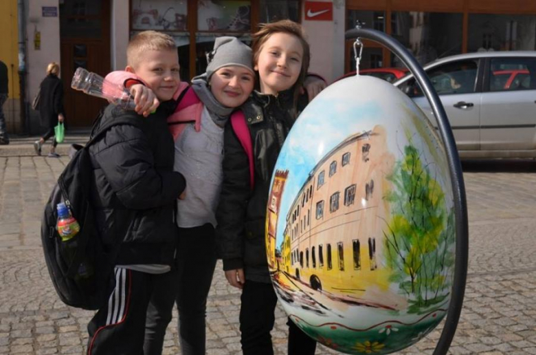 Na ząbkowickim rynku zauważalny jest już klimat świąt Wielkanocnych