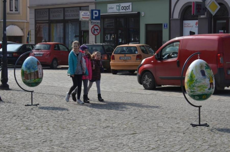 Na ząbkowickim rynku zauważalny jest już klimat świąt Wielkanocnych