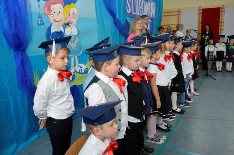 Pierwszoklasiści Szkoły Podstawowej nr 3 im. Mikołaja Kopernika