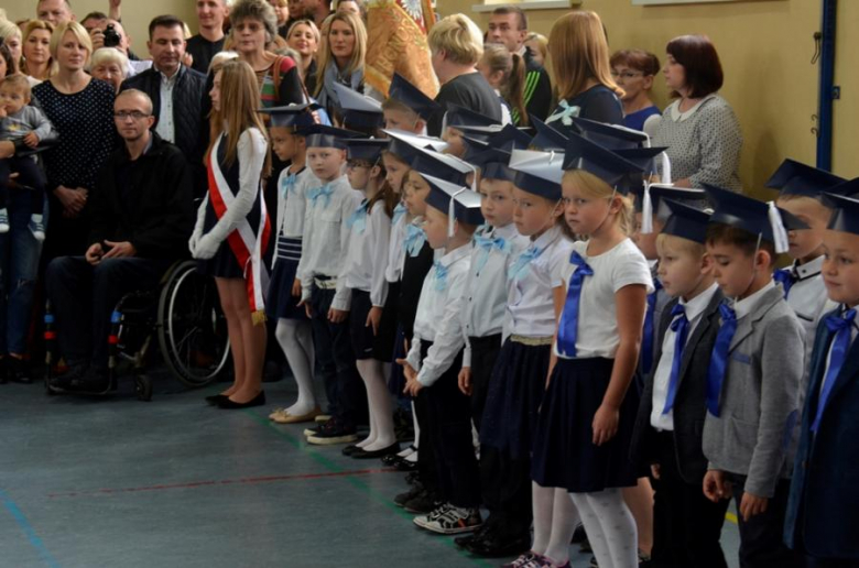Pierwszoklasiści Szkoły Podstawowej nr 3 im. Mikołaja Kopernika
